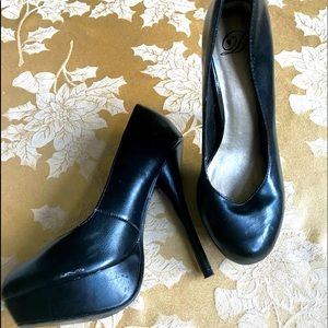 Black wedge toe heels